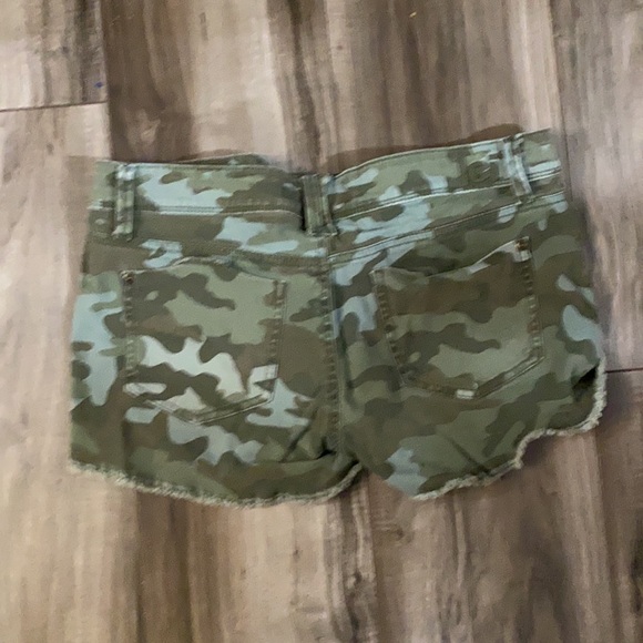 Camo frayed short shorts - Picture 2 of 2
